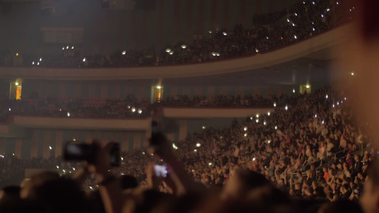 Salle avec le public et des lumières (visuel provisoire)